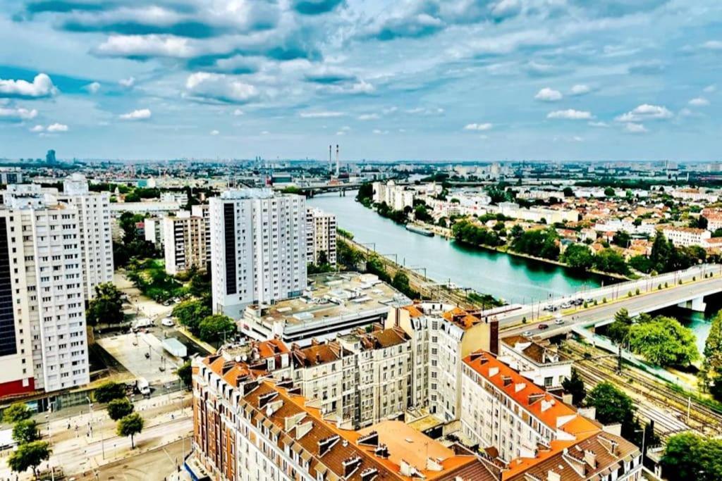 ショワジー・ル・ロワCiel De Paris : Vue Tour Eiffelアパートメント エクステリア 写真